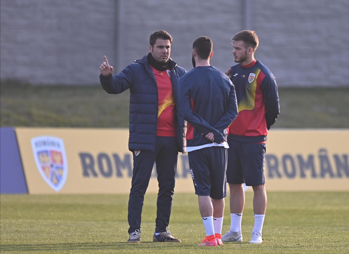Adrian Mutu pregătește atent înfruntarea cu Ungaria U21 » A băgat 4 jucători în ședință