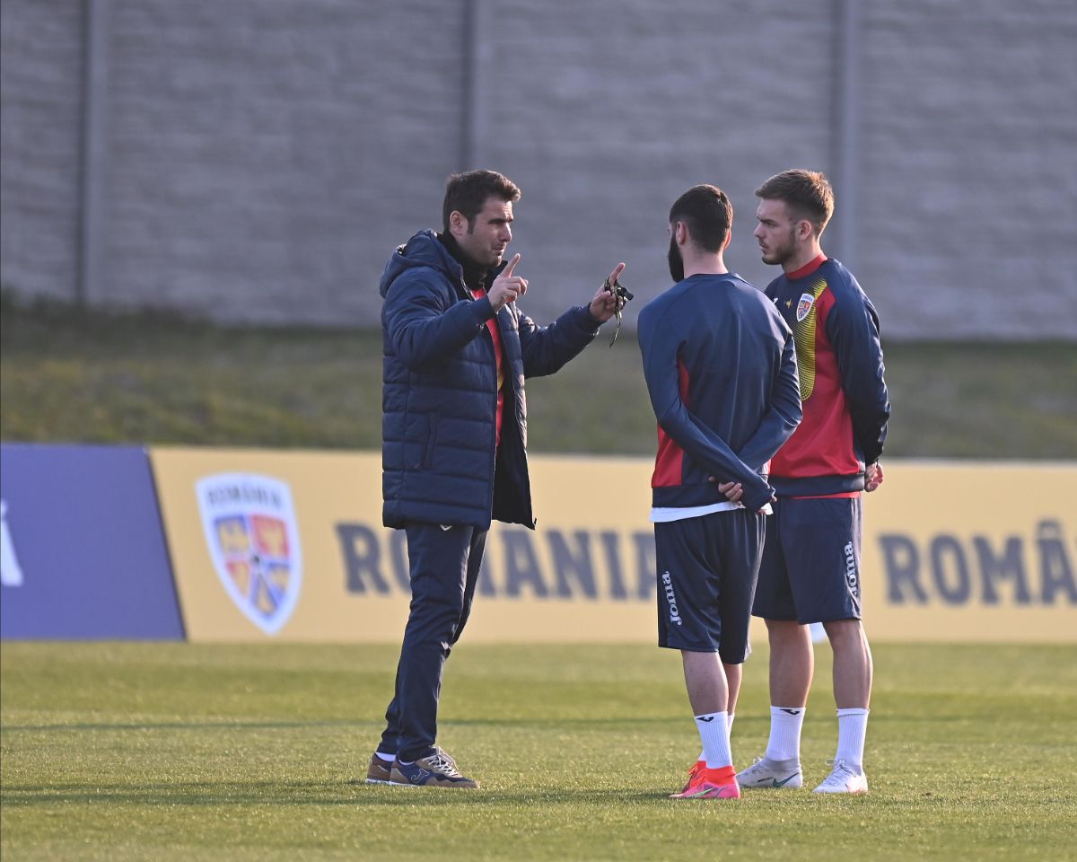 Adrian Mutu pregătește atent înfruntarea cu Ungaria U21 » A băgat 4 jucători în ședință