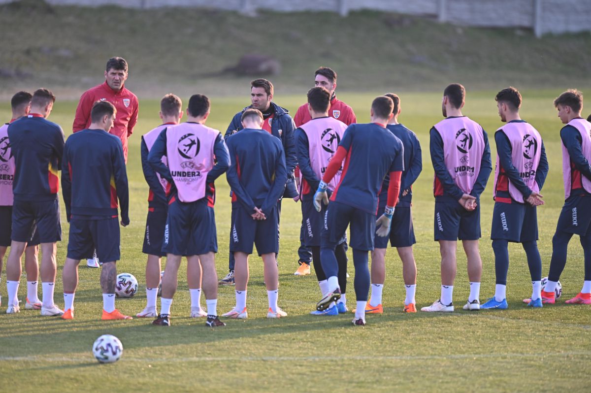 Adrian Mutu pregătește atent înfruntarea cu Ungaria U21 » A băgat 4 jucători în ședință