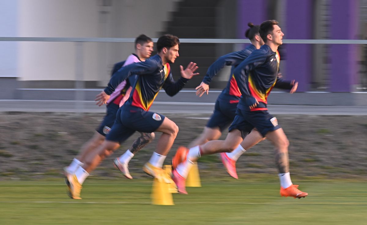 Adrian Mutu pregătește atent înfruntarea cu Ungaria U21 » A băgat 4 jucători în ședință