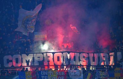 Scene violente filmate în stadionul Steaua, după meciul României » Forțele de ordine au folosit gaze lacrimogene