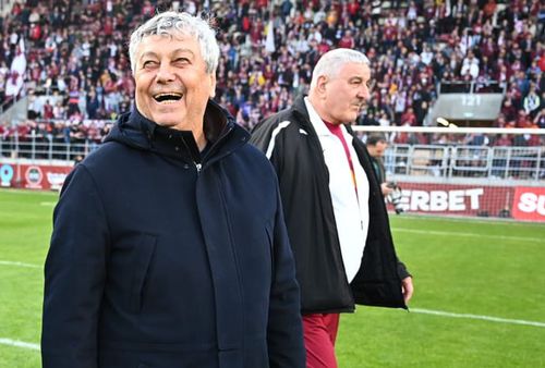Mircea Lucescu, 76 de ani, a fost antrenorul Legendelor Rapidului în meciul de old-boys cu Poli Timișoara de la inaugurarea noului stadion din Giulești. Alb-vișiniii s-au impus cu 2-1.