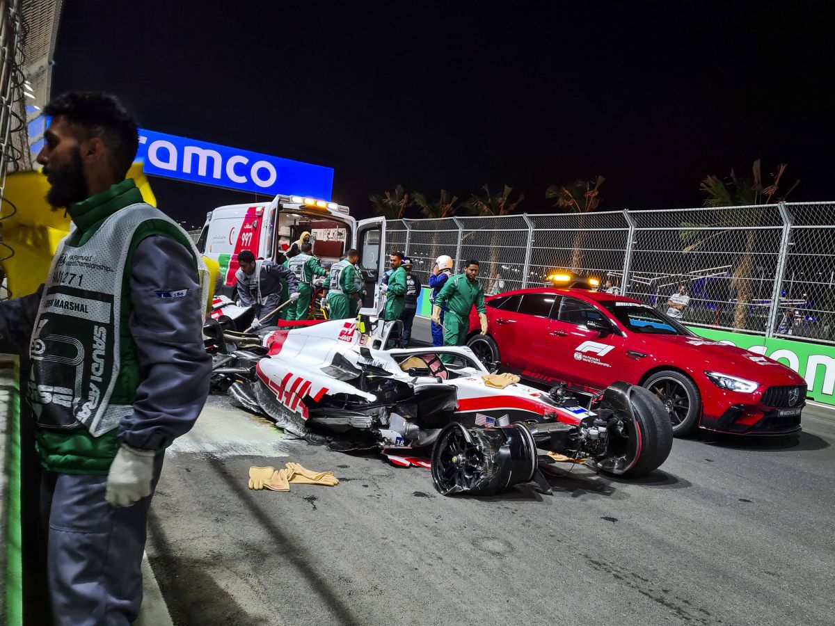 Mick Schumacher, accident teribil în calificările Marelui Premiu al Arabiei Saudite // Foto: Capturi DigiSport + Imago