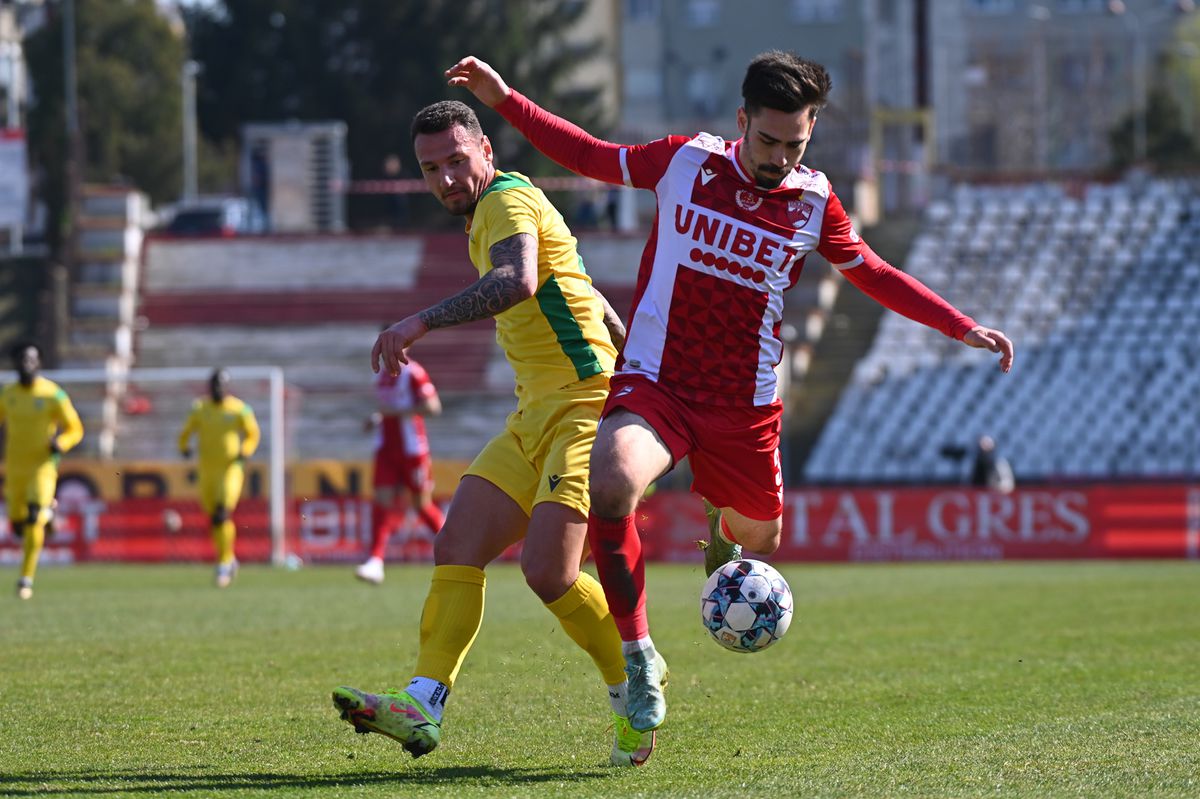 Dinamo, victorie în zece oameni în amicalul cu Zimbru » Eșanu a fost eliminat în finalul primei reprize