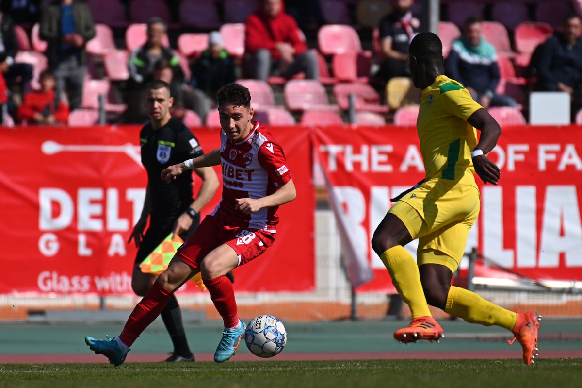 Dinamo, victorie în zece oameni în amicalul cu Zimbru » Eșanu a fost eliminat în finalul primei reprize