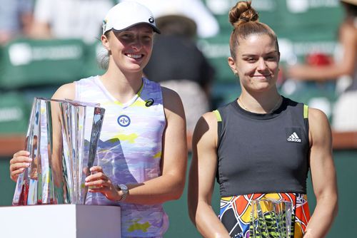 Iga Swiatek, în stânga, alături de Maria Sakkari, actualul număr 3 WTA // foto: Imago Images