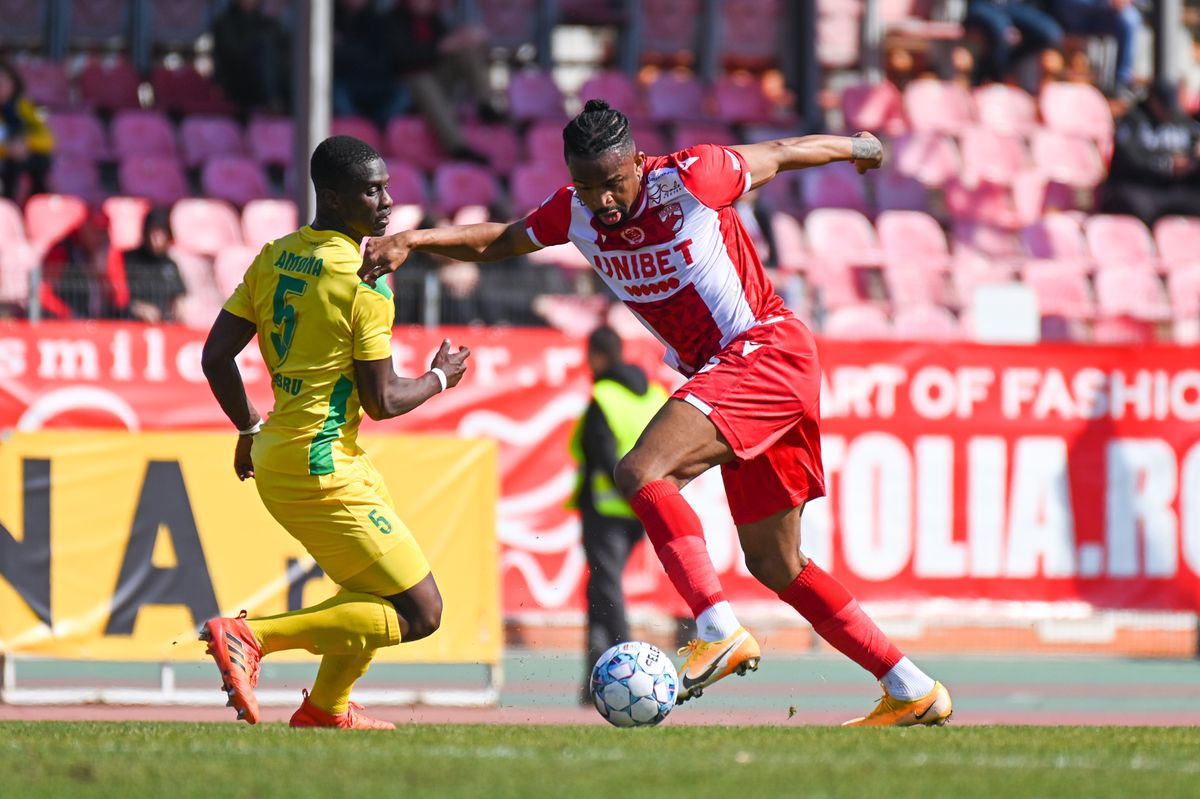 Dinamo, victorie în zece oameni în amicalul cu Zimbru » Eșanu a fost eliminat în finalul primei reprize