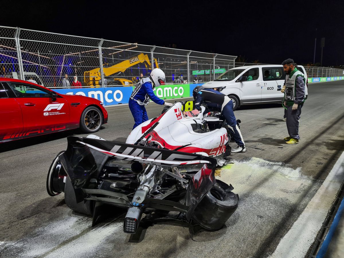 Mick Schumacher, accident teribil în calificările Marelui Premiu al Arabiei Saudite // Foto: Capturi DigiSport + Imago