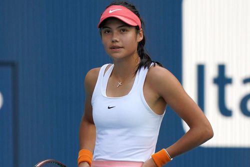 Emma Răducanu (19 ani, locul 13 WTA) răspunde după criticile pe care le-a primit în urma contractelor de sponsorizare semnate recent.