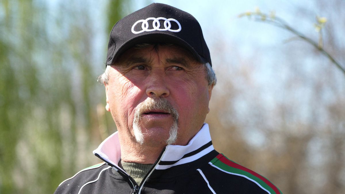 Antrenorul care l-a descoperit pe Budescu a făcut infarct de trei ori! „Dacă ești fotbalist, joci și printre căcăreze!”