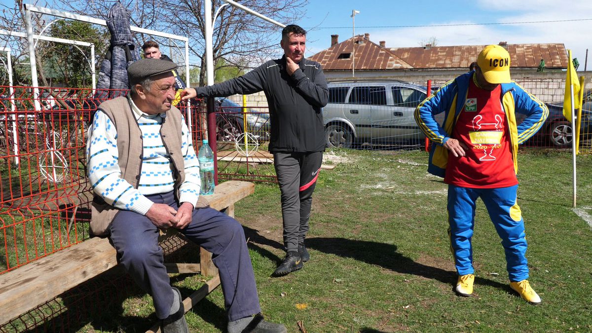 Antrenorul care l-a descoperit pe Budescu a făcut infarct de trei ori! „Dacă ești fotbalist, joci și printre căcăreze!”