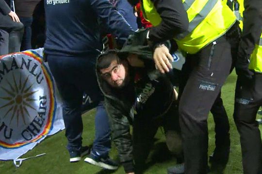 Victoria României din Andorra, scor 2-0, la debutul în preliminariile EURO 2024, a fost umbrită de mai multe incidente petrecute în peluză.