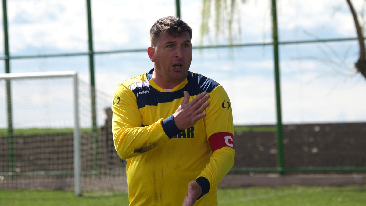 Antrenorul care l-a descoperit pe Budescu a făcut infarct de trei ori! „Dacă ești fotbalist, joci și printre căcăreze!”