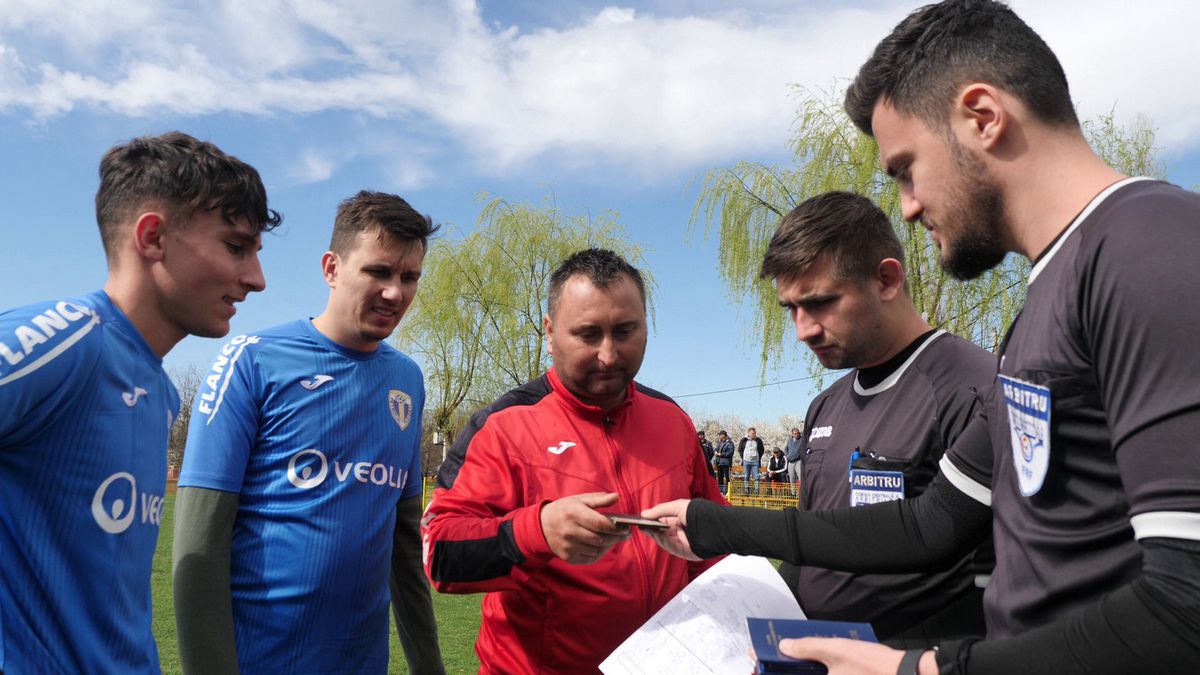 Antrenorul care l-a descoperit pe Budescu a făcut infarct de trei ori! „Dacă ești fotbalist, joci și printre căcăreze!”