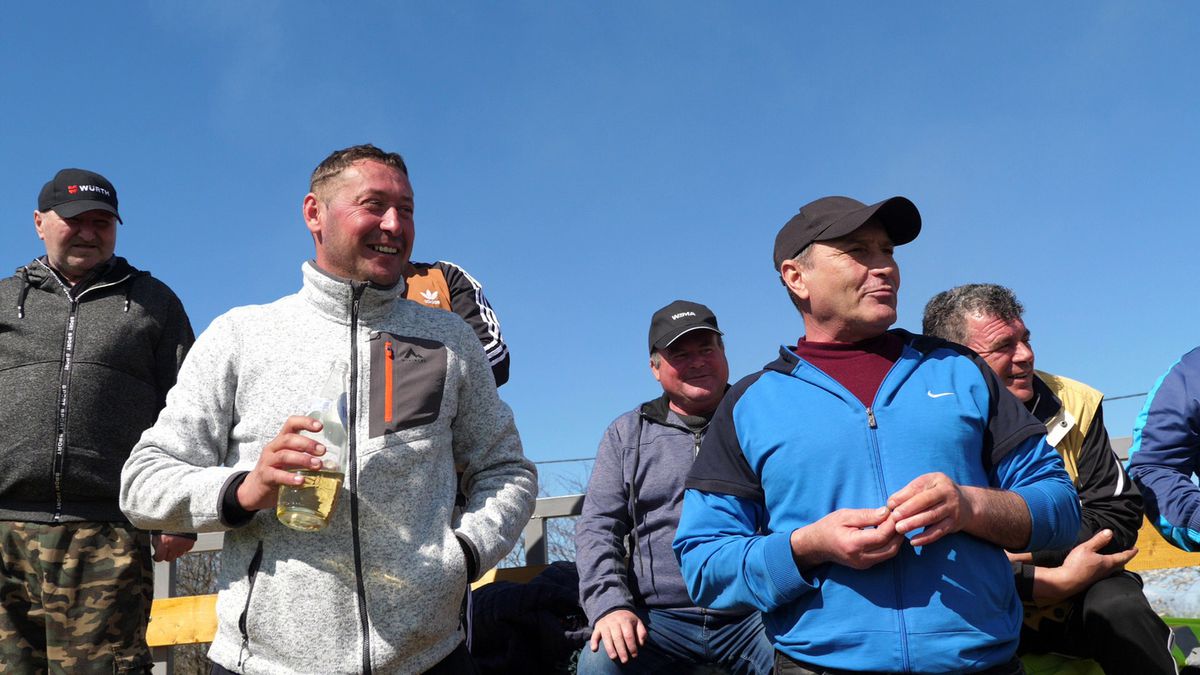 Antrenorul care l-a descoperit pe Budescu a făcut infarct de trei ori! „Dacă ești fotbalist, joci și printre căcăreze!”