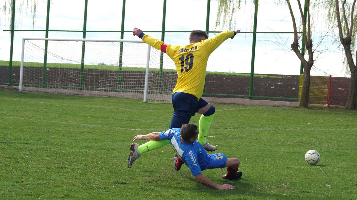 Antrenorul care l-a descoperit pe Budescu a făcut infarct de trei ori! „Dacă ești fotbalist, joci și printre căcăreze!”