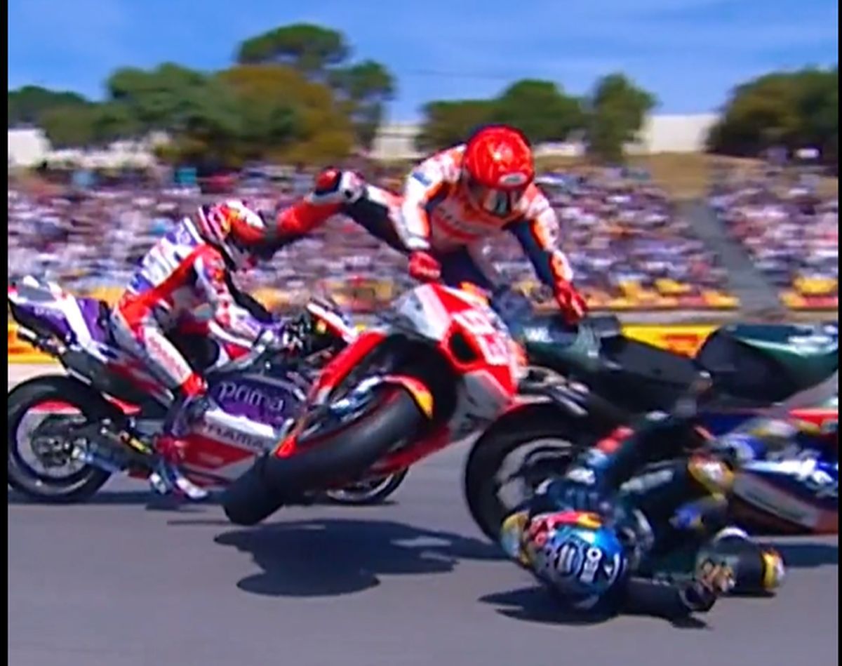 Accident înfiorător provocat de Marc Marquez pe circuitul Portimao! Ce sancțiune a primit