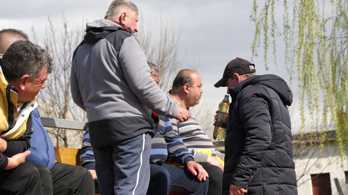 Antrenorul care l-a descoperit pe Budescu a făcut infarct de trei ori! „Dacă ești fotbalist, joci și printre căcăreze!”