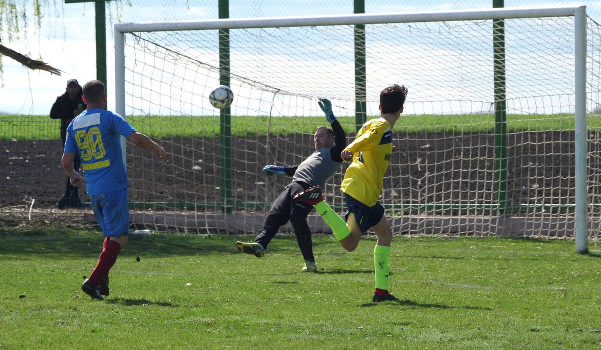 Antrenorul care l-a descoperit pe Budescu a făcut infarct de trei ori! „Dacă ești fotbalist, joci și printre căcăreze!”