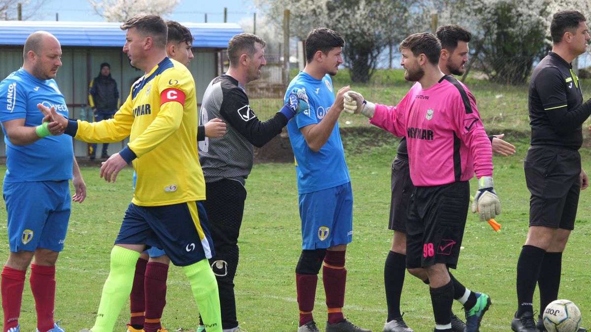 Antrenorul care l-a descoperit pe Budescu a făcut infarct de trei ori! „Dacă ești fotbalist, joci și printre căcăreze!”