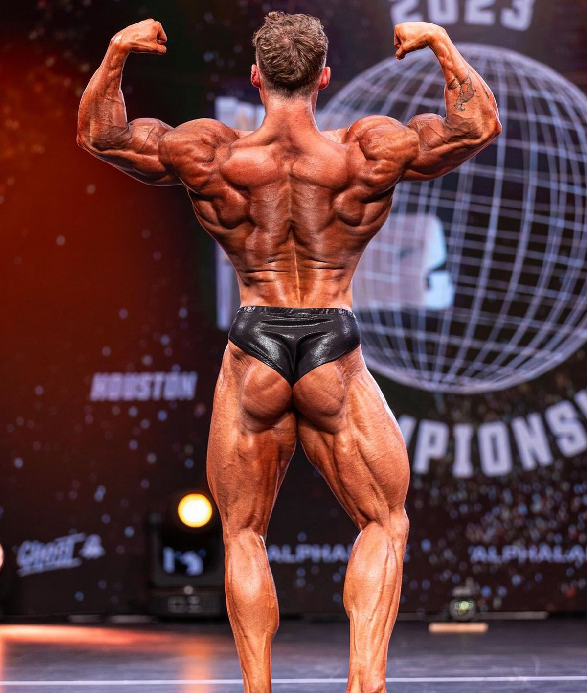 La doar 19 ani, i-a doborât lui Arnold Schwarzenegger recordul vechi de 57 de ani!