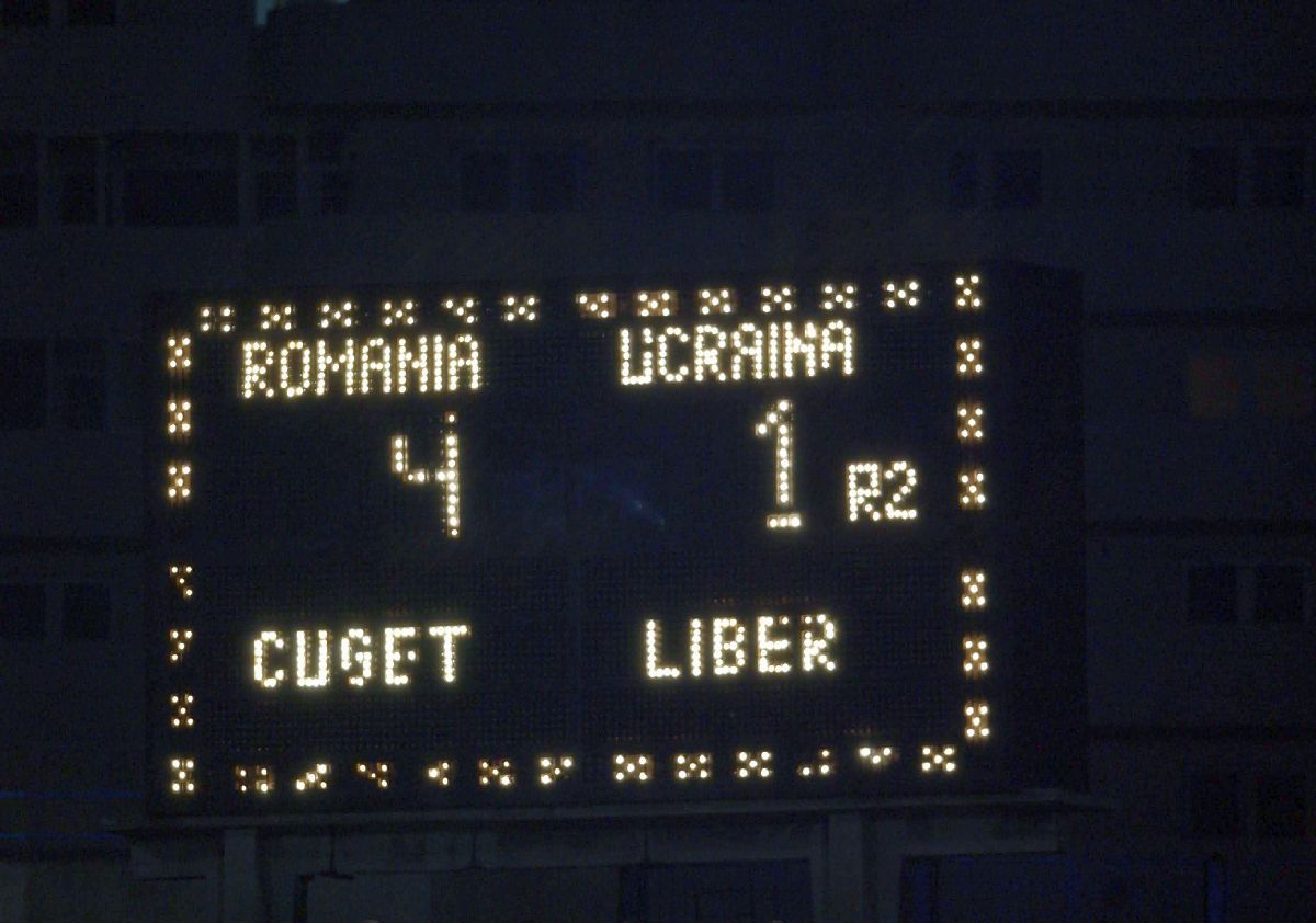 Imagini de la amicalul România - Ucraina 4-1 din 2002: ipostaze old-school în mocirla de la Constanța