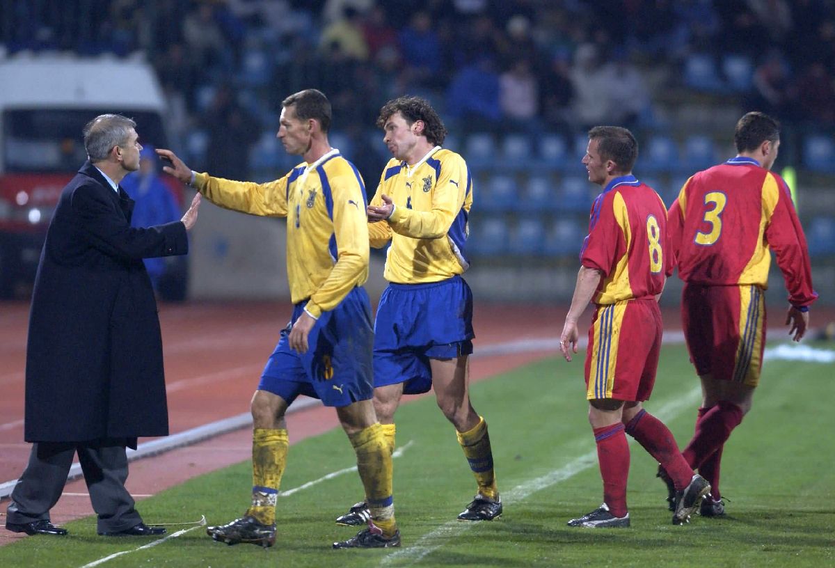 Imagini de la amicalul România - Ucraina 4-1 din 2002: ipostaze old-school în mocirla de la Constanța