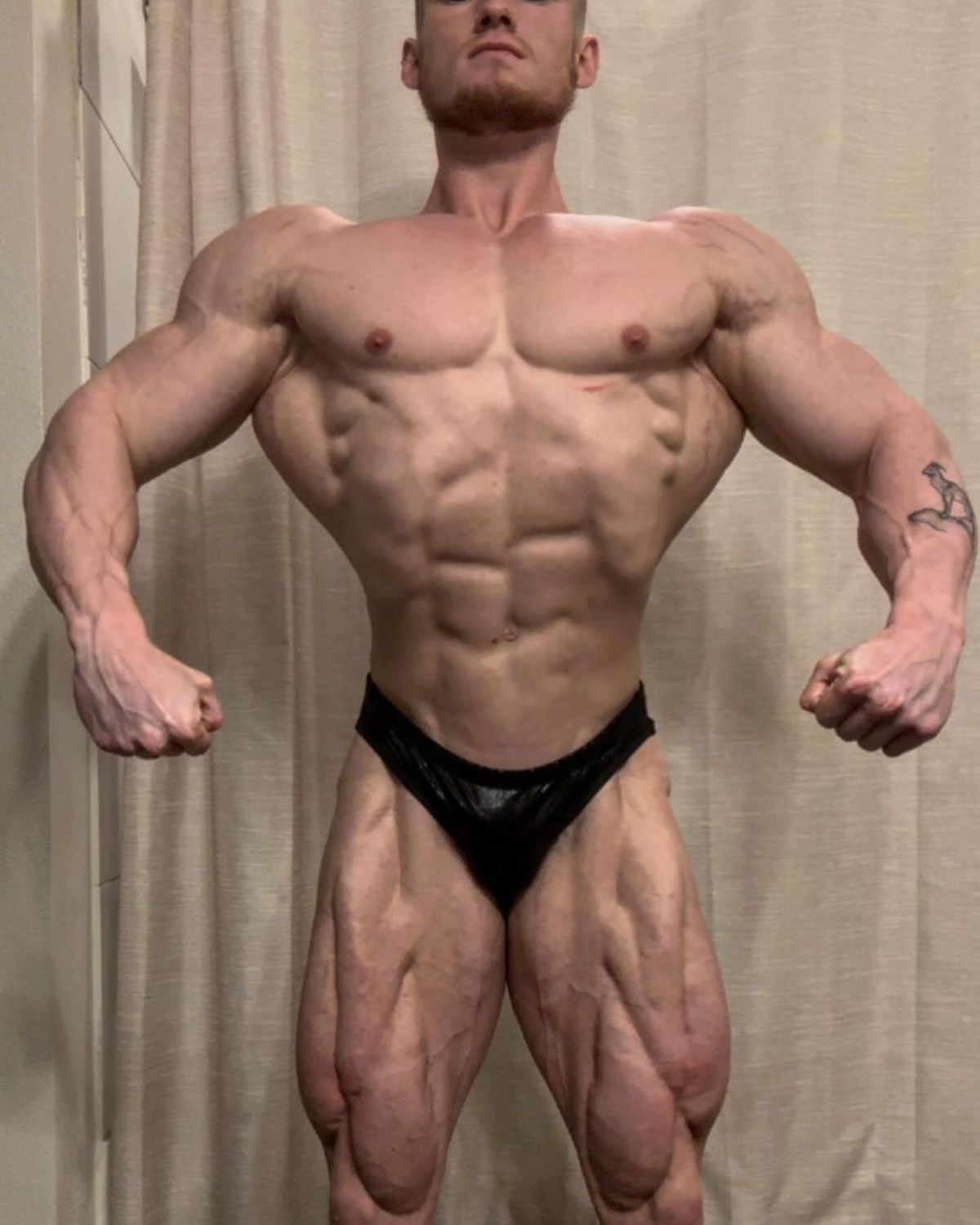 La doar 19 ani, i-a doborât lui Arnold Schwarzenegger recordul vechi de 57 de ani!