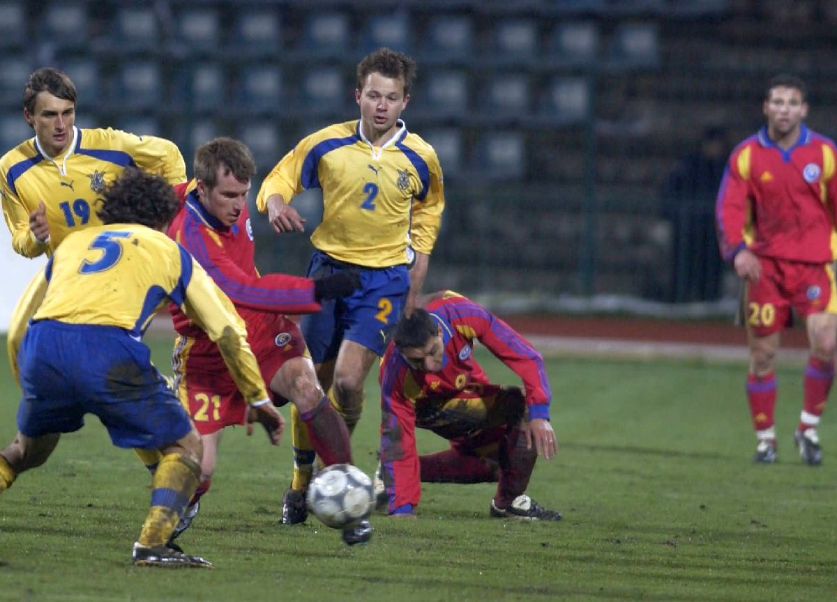 Imagini de la amicalul România - Ucraina 4-1 din 2002: ipostaze old-school în mocirla de la Constanța