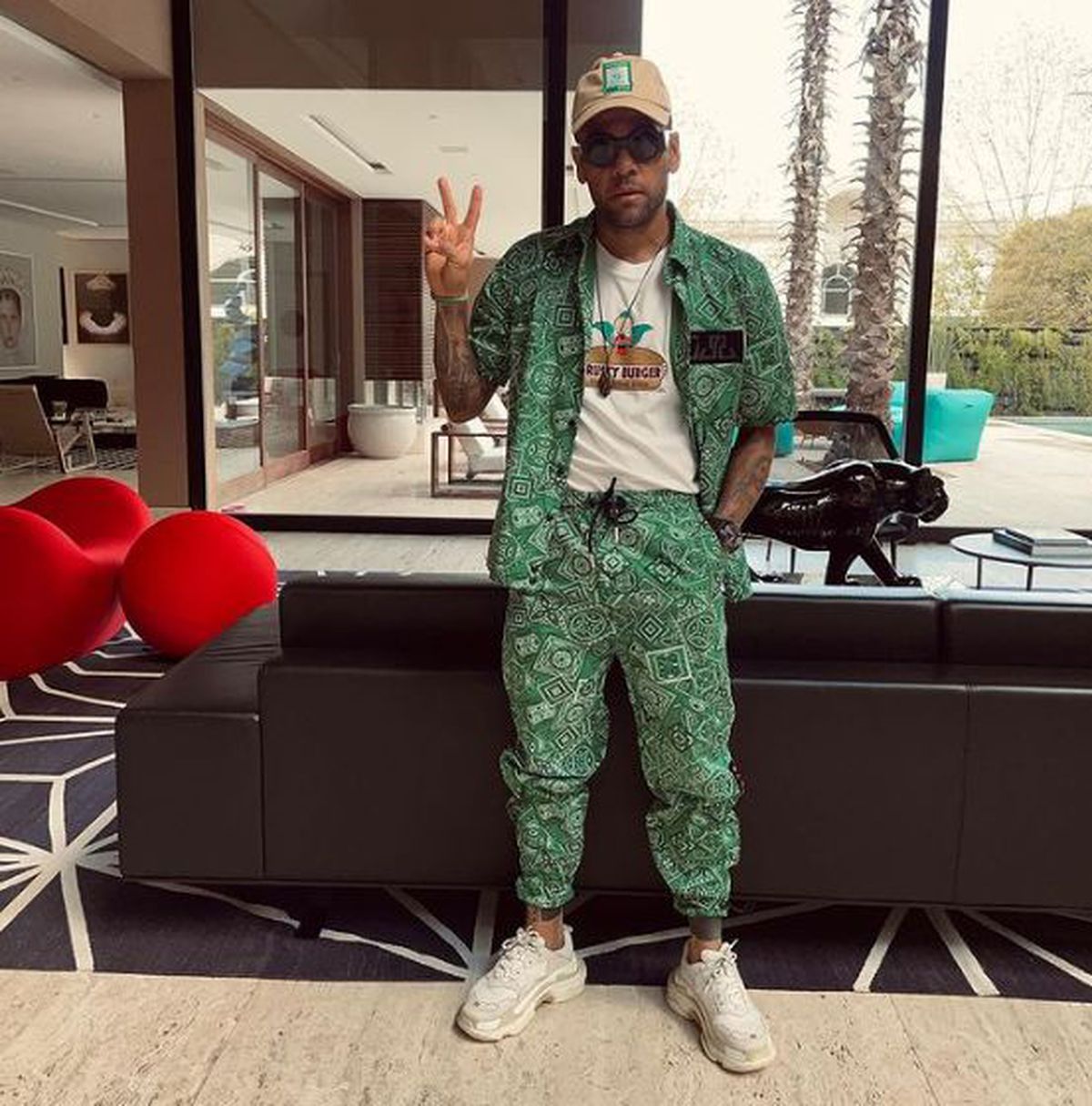 Cum arată casa lui Dani Alves din Barcelona