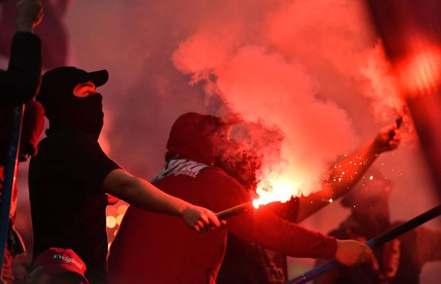 Anunț din Parlament » Se schimbă Legea 4: cluburile vor petarde și alcool pe stadioane