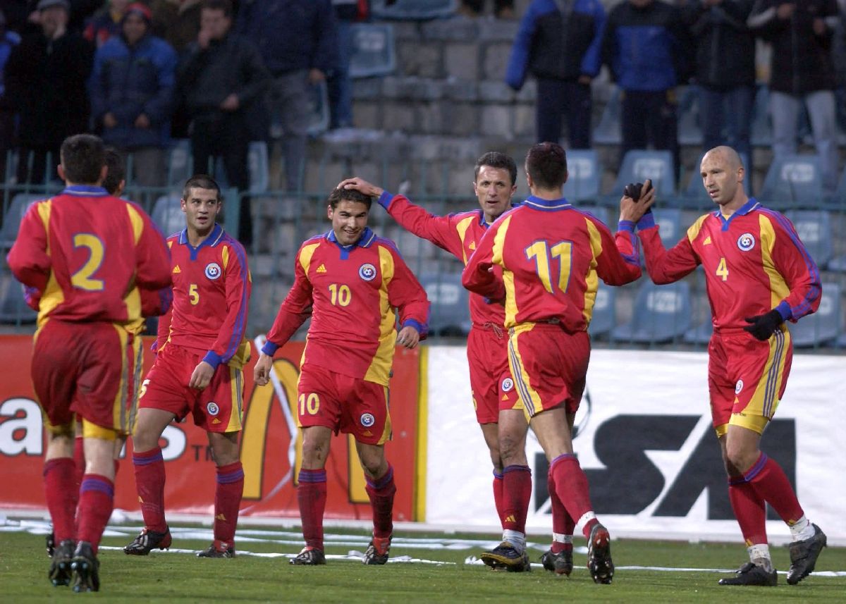 Imagini de la amicalul România - Ucraina 4-1 din 2002: ipostaze old-school în mocirla de la Constanța