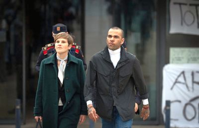 Compromis major făcut de Dani Alves pentru a face rost de bani pentru eliberarea din închisoare +  O solicitare legată de Joana Sanz