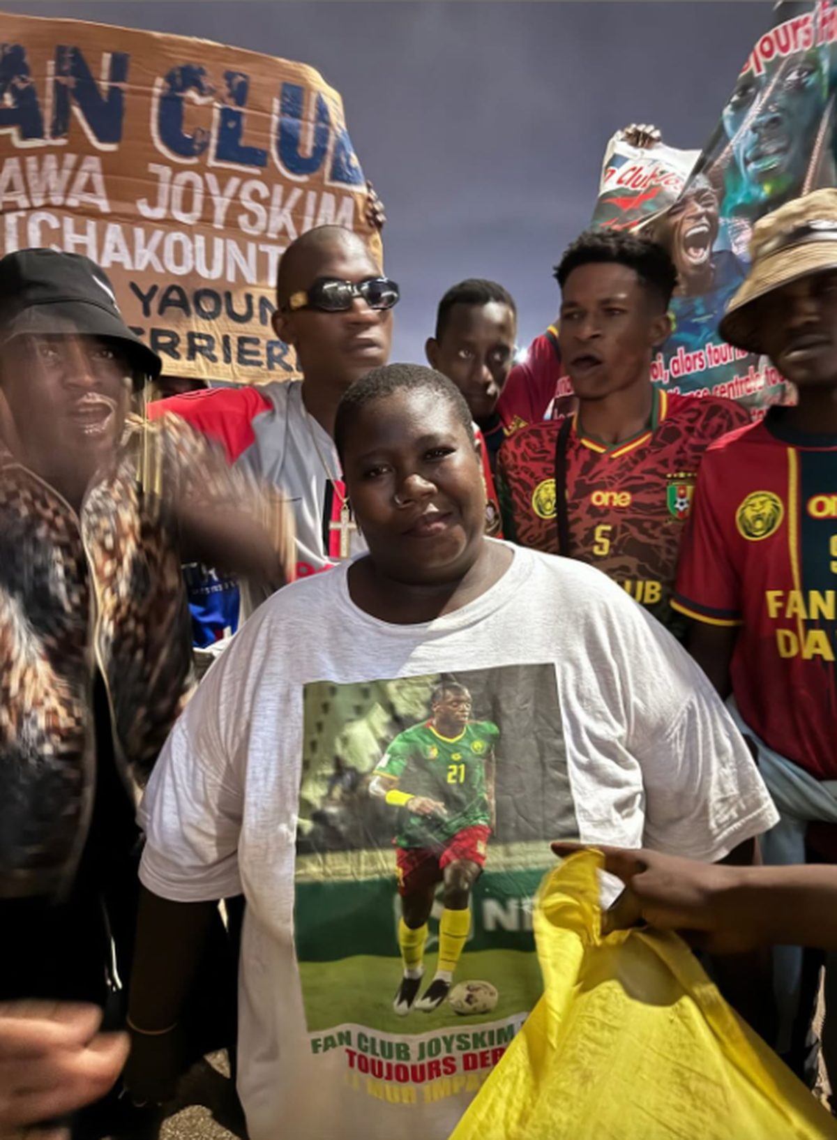 „Dawa eee” » Imagini colosale cu fundașul de la FCSB printre fanii din Africa