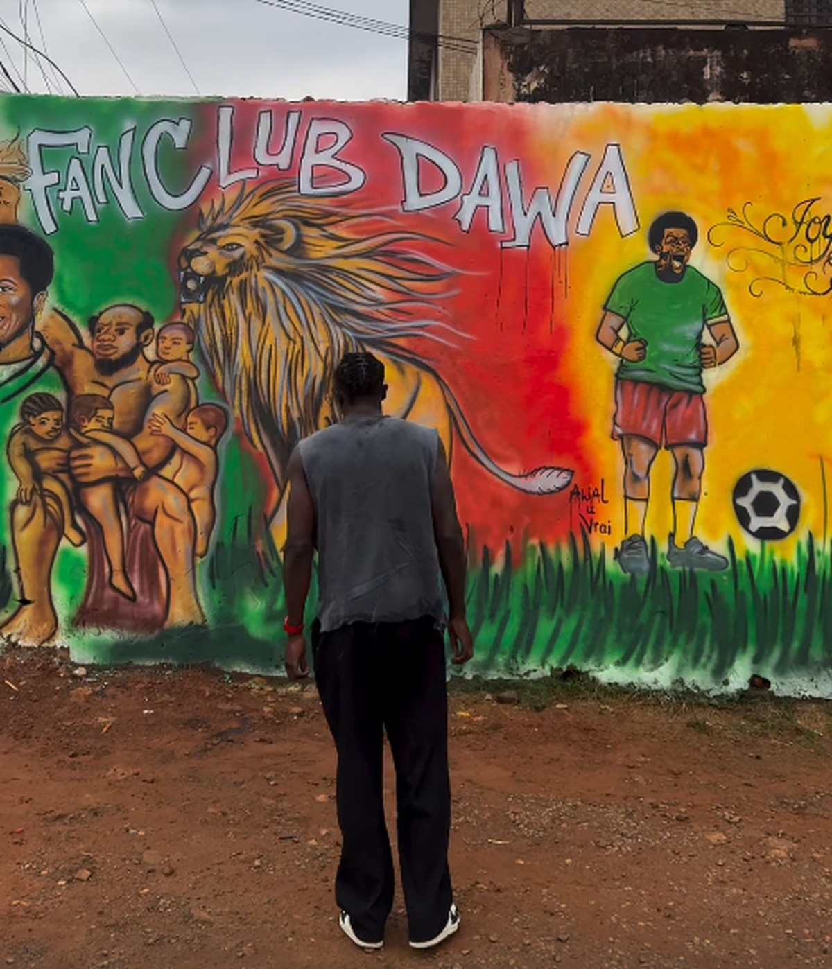 „Dawa eee” » Imagini colosale cu fundașul de la FCSB printre fanii din Africa