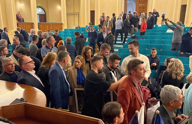 Marilena Hagi, surprinsă într-o ipostază neașteptată la lansarea autobiografiei soțului ei