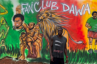 „Dawa eee” » Imagini colosale cu fundașul de la FCSB printre fanii din Africa