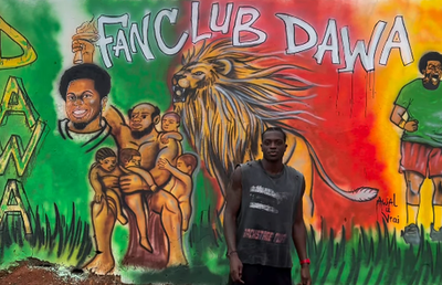 „Dawa eee” » Imagini colosale cu fundașul de la FCSB printre fanii din Africa