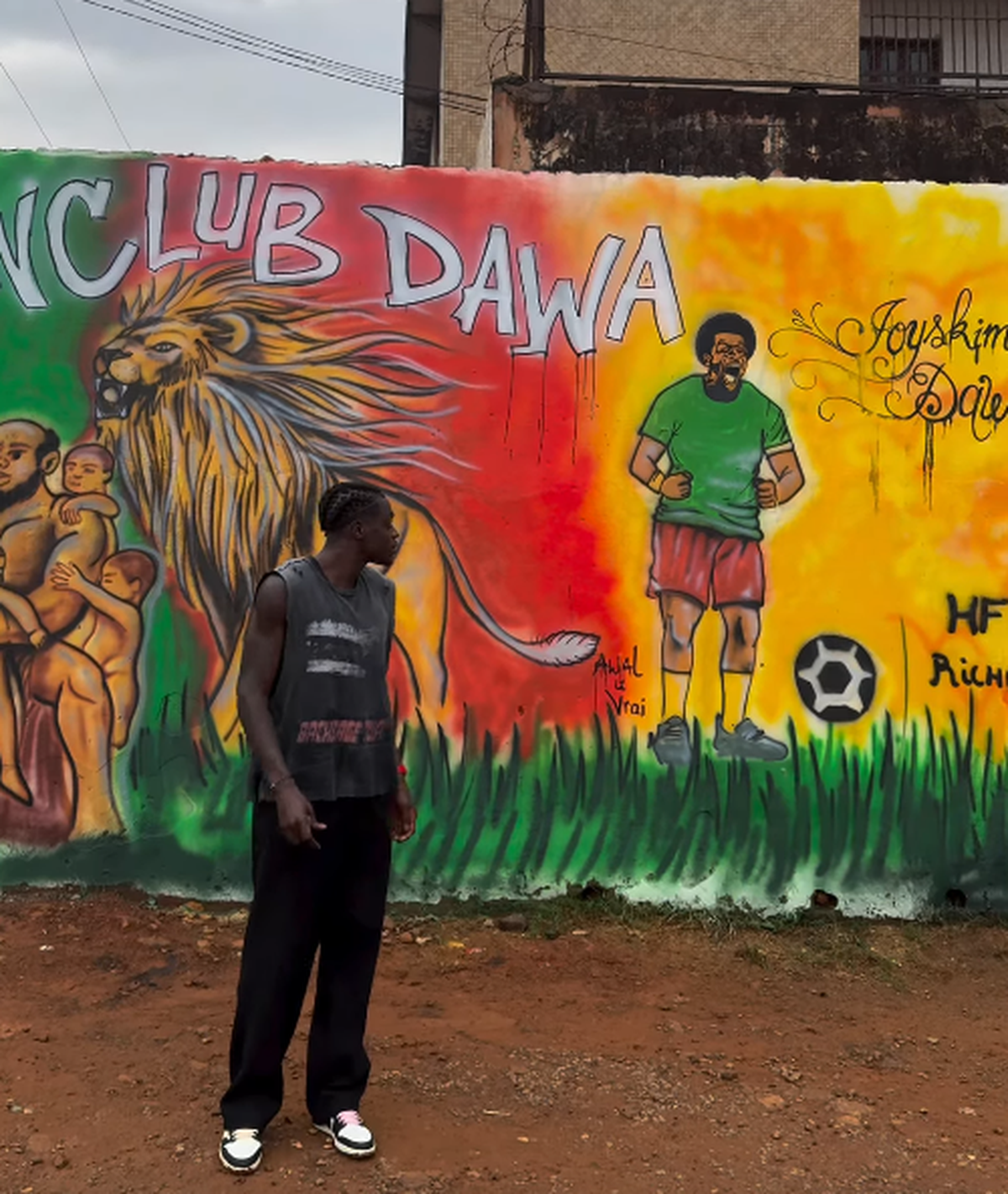 „Dawa eee” » Imagini colosale cu fundașul de la FCSB printre fanii din Africa