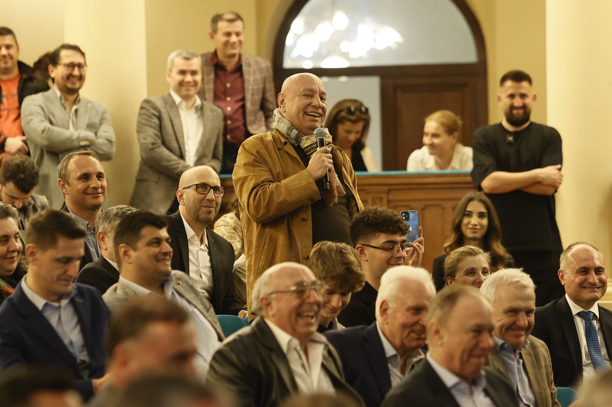 Gică Hagi și-a lansat cartea autobiografică „Drumul meu”