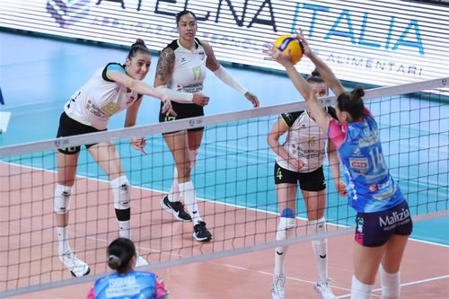Volei Alba Blaj, învinsă cu 3-1 de Igor Gorgonzola Novara, în turul finalei Cupei CEV/Foto: cev.eu