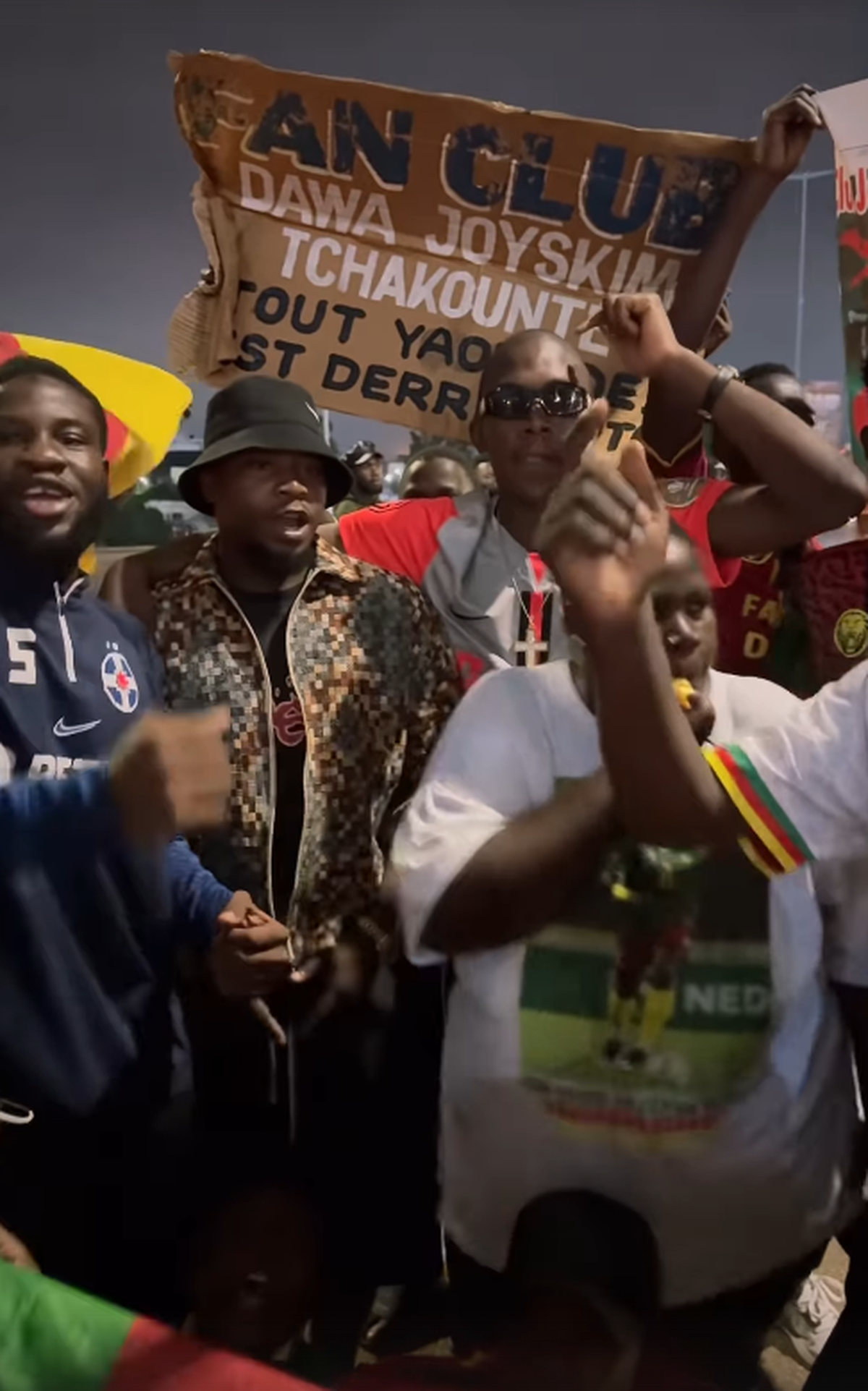 „Dawa eee” » Imagini colosale cu fundașul de la FCSB printre fanii din Africa