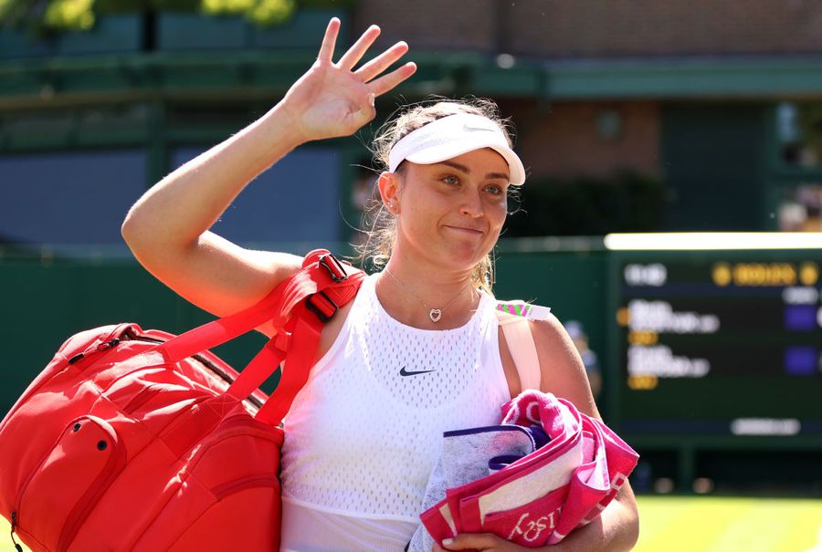 Paula Badosa, părăsind în lacrimi Wimbledonul 2023 Foto: Guliver/GettyImages Calvarul accidentărilor pentru fostul număr 2 WTA » Cinci ani de necazuri și un nou abandon din cauza problemelor la spate