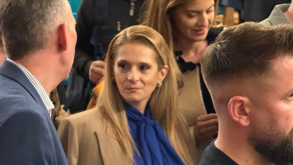 Marilena a stat la coada de 100 de persoane pentru a primi un autograf de la Gică Hagi