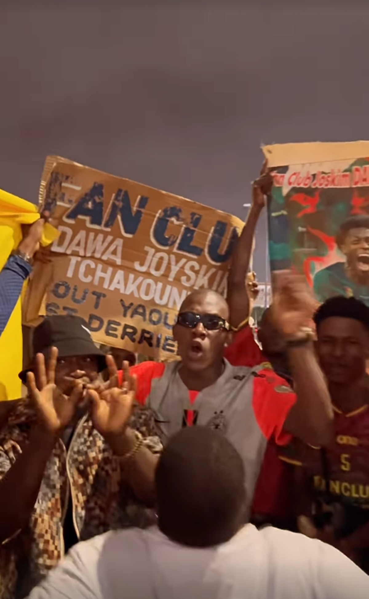 „Dawa eee” » Imagini colosale cu fundașul de la FCSB printre fanii din Africa