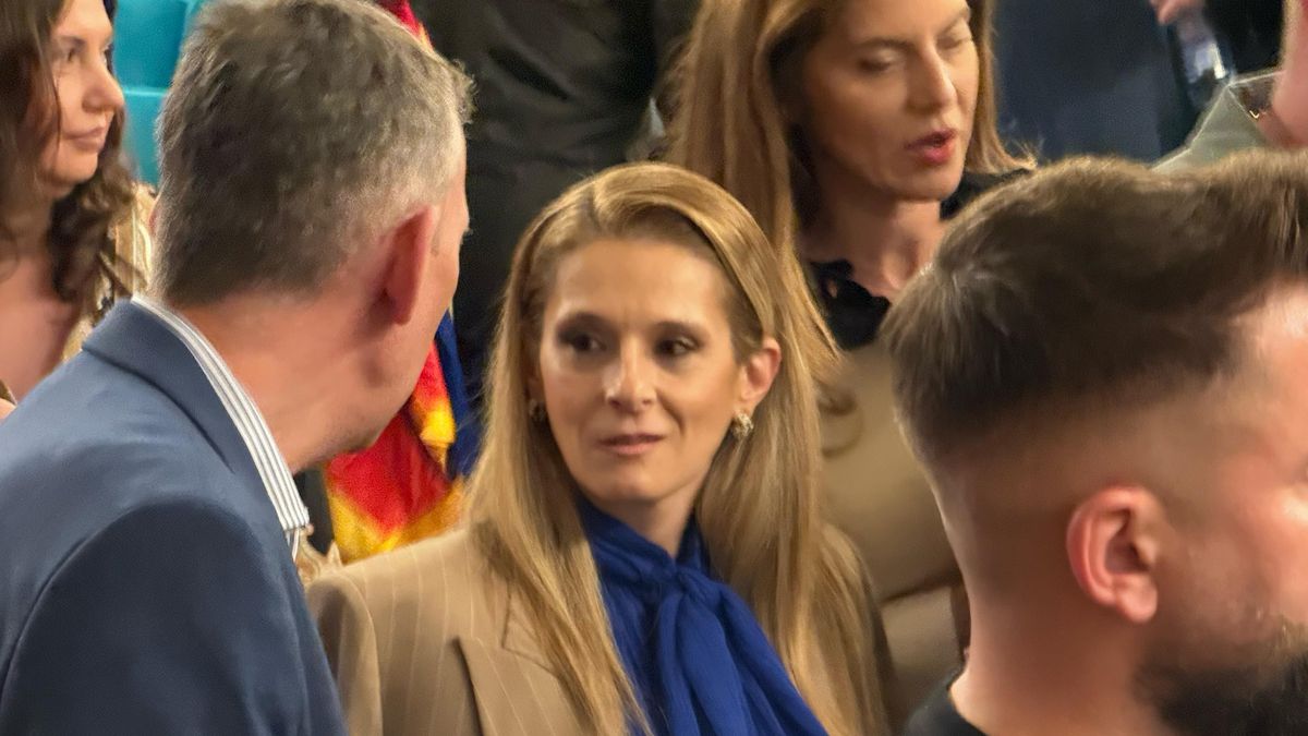 Marilena a stat la coada de 100 de persoane pentru a primi un autograf de la Gică Hagi