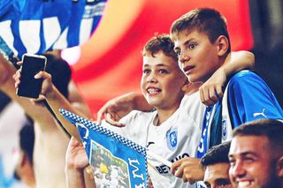 Premieră în România! Moment unic la un meci cu porțile închise din play-offul Superligii » Oaspeții vor avea galerie formată din copii