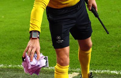 Aveți idee cât câștigă un arbitru în Premier League? Howard Webb a dezvăluit toate salariile