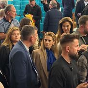 Marilena a stat la coada de 100 de persoane pentru a primi un autograf de la Gică Hagi. FOTO: Andrei Crăițoiu (GSP.RO)