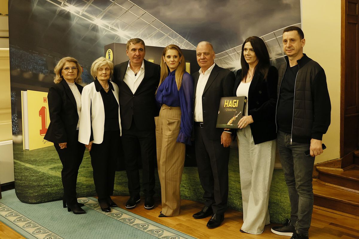 Gică Hagi și-a lansat cartea autobiografică: „Am iubit mingea. După aceea, familia!” » Lucescu a stârnit hohote de râs în Aula de la ASE: „Când a sărit la ăla, știi cum a zburat în cameră?”
